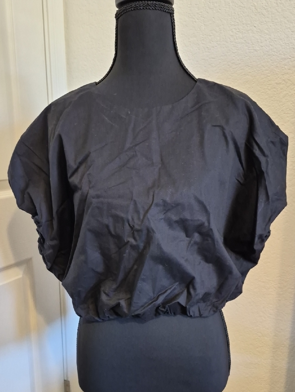 Black Cropped Puff Sleeve Top - Women's Casual Blouse